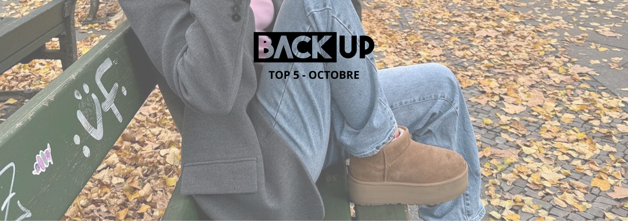 Image de bannière de Backup pour le TOP 5 d'octobre, l'image montre le logo et une femme sur un banc avec des feuilles mortes en fond