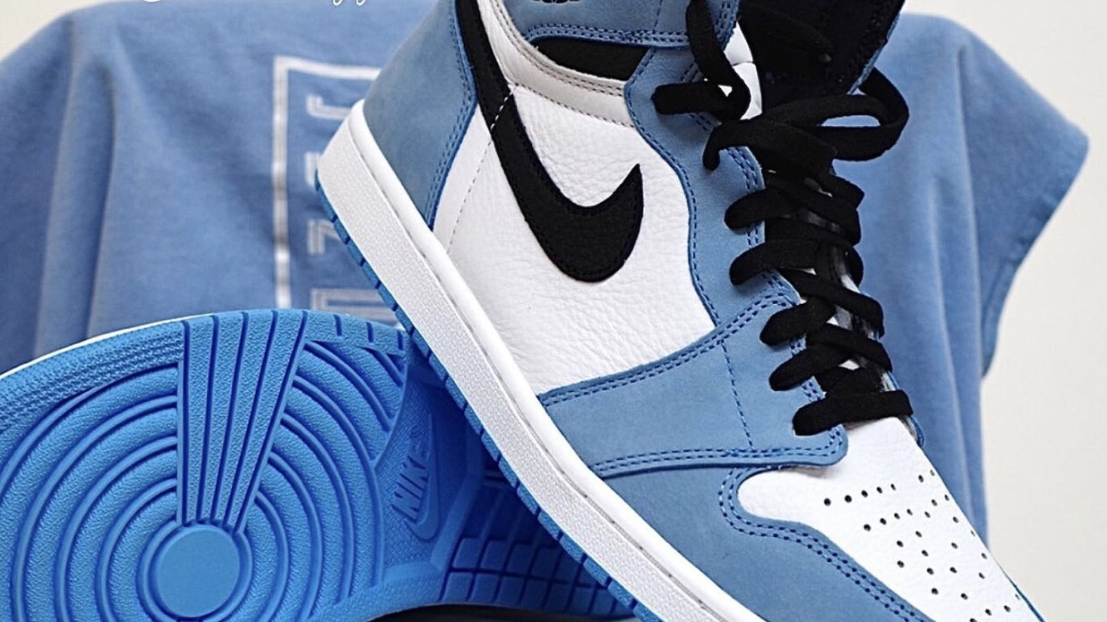 Image d'une Air jordan 1 Montante Rose et Blanche de la marque Nike