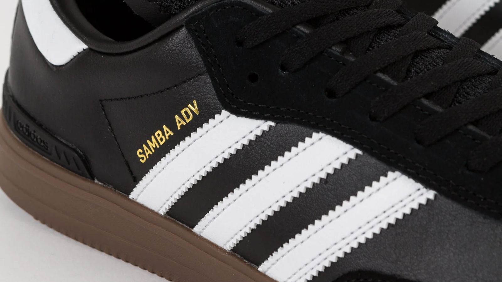 Image d'une Sambla Adidas noire et blanc